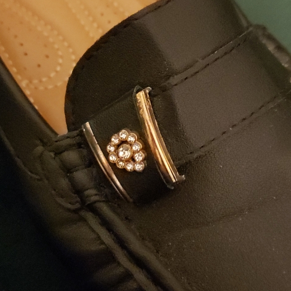 Sorliva Women's Loafers - Picture 6 of 6